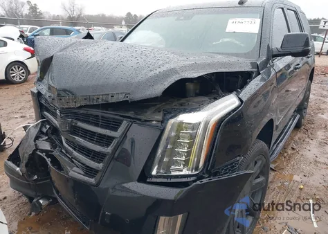 2017 Cadillac Escalade Luxury z USA, uszkodzony, nr VIN 1GYS4BKJXHR133963
